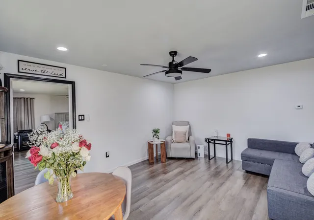 3rd image of 709 Dallas St, Grand Prairie, TX 75051 | MLS# 21152674