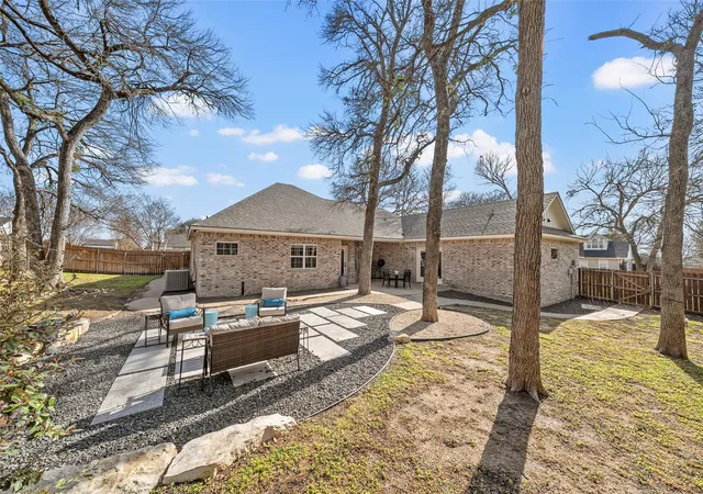 Photo 1 of Single family home for sale at 117 Lost Oaks Dr, Waco, TX 76705 | MLS# 21184139 | Listing updated on 2026-08-30