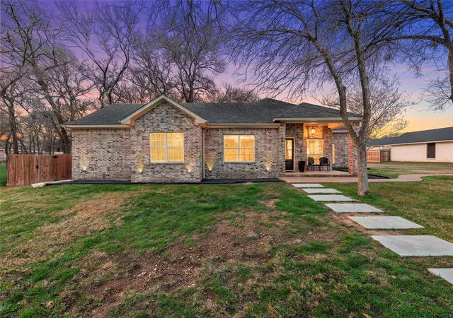 Photo 3 of Single family home for sale at 117 Lost Oaks Dr, Waco, TX 76705 | MLS# 21184139 | Listing updated on 2026-08-30