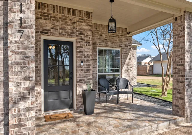 Photo 3 of Single family home for sale at 117 Lost Oaks Dr, Waco, TX 76705 | MLS# 21184139 | Listing updated on 2026-08-30