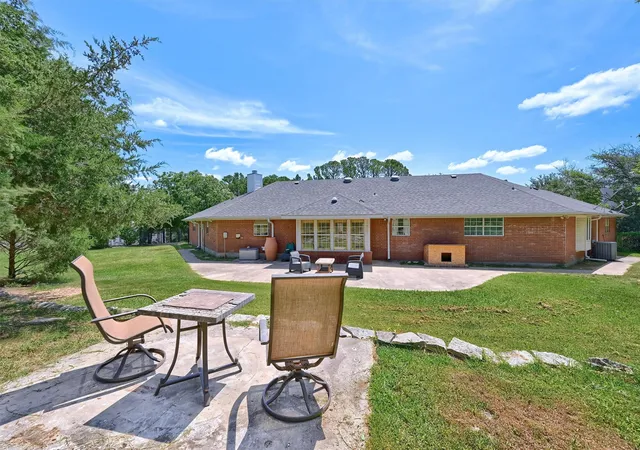 Homes for sale in Gainesville, TX | 1246 Kiowa Dr W, Gainesville, TX 76240 | MLS# 21185263