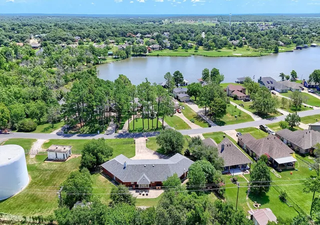 Homes for sale in Gainesville, TX | 1246 Kiowa Dr W, Gainesville, TX 76240 | MLS# 21185263
