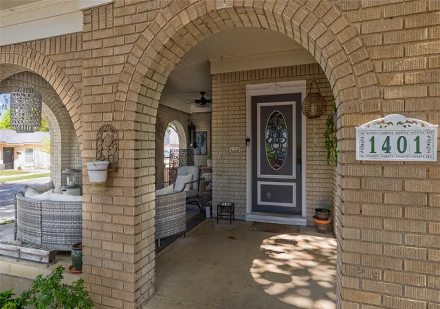 3rd image of 1401 5Th Ave, Fort Worth, TX 76104 | MLS# 21185478