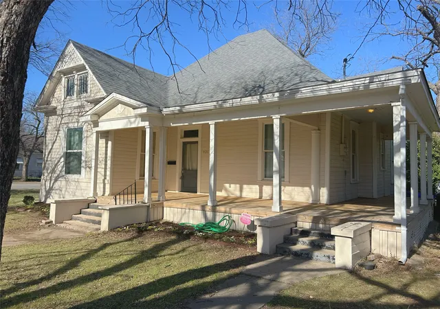 Photo 1 of Sale Pending at 931 N 12th St, Waco, TX 76707 | MLS# 21185452 | Listing updated on 2026-07-17