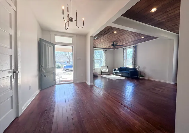Photo 3 of Sale Pending at 931 N 12th St, Waco, TX 76707 | MLS# 21185452 | Listing updated on 2026-07-17