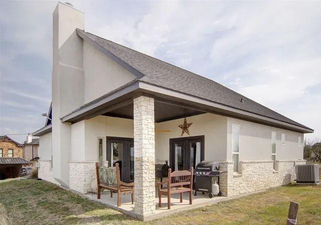 Homes for sale in Graford, TX | 460 Turnberry Loop, Graford, TX 76449 | MLS# 21184478