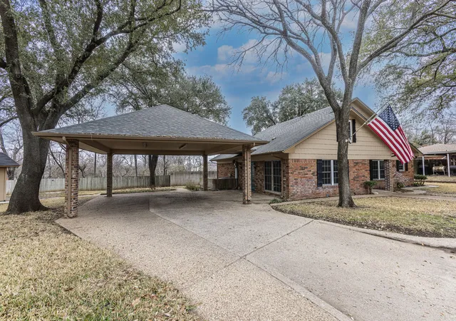 Homes for sale in Waco, TX | 5206 Chaparral Dr, Waco, TX 76710 | MLS# 21182957