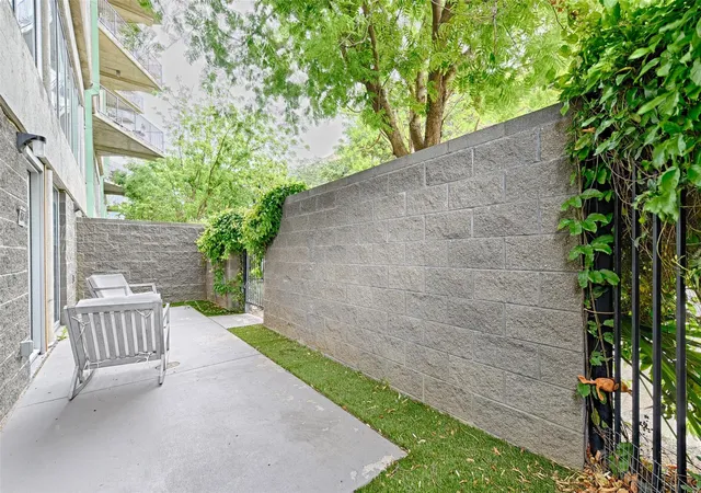 Photo 3 of Condo for sale at 1001 Belleview St #104, Dallas, TX 75215 | MLS# 21185609 | Listing updated on 2026-07-20