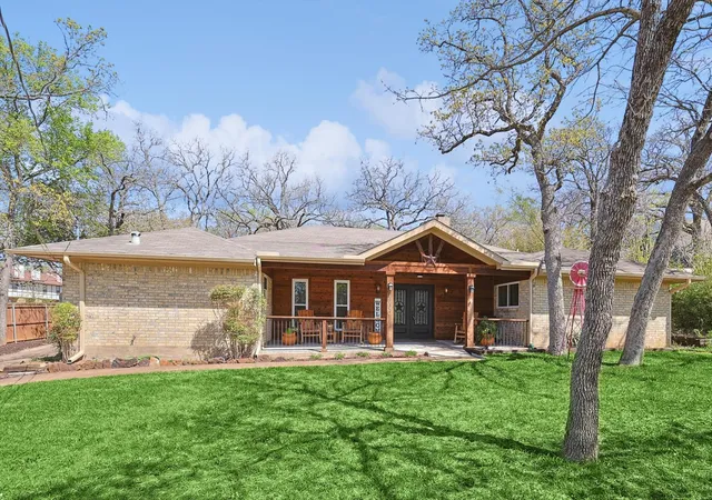 Homes for sale in Denton, TX | 1005 Hopkins Dr, Denton, TX 76205 | MLS# 21183990