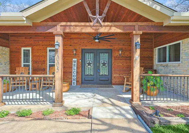 Photo 3 of Single family home for sale at 1005 Hopkins Dr, Denton, TX 76205 | MLS# 21183990 | Listing updated on 2026-08-19