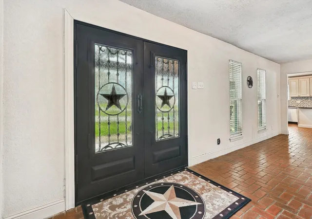 Photo 3 of Single family home for sale at 1005 Hopkins Dr, Denton, TX 76205 | MLS# 21183990 | Listing updated on 2026-08-19