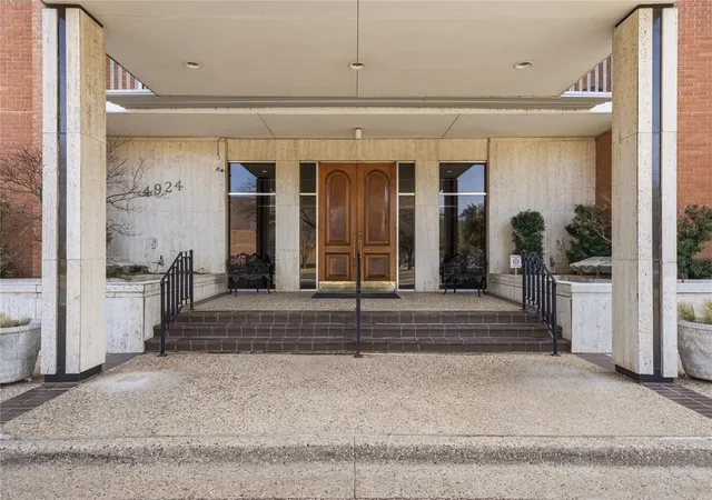 Homes for sale in Waco, TX | 4924 Cobbs Dr #9C, Waco, TX 76710 | MLS# 21183413
