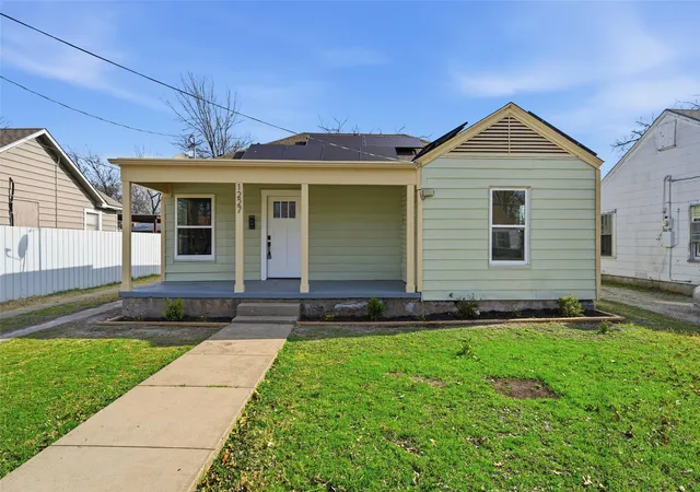 Homes for sale in Waco, TX | 1227 La Vega St, Waco, TX 76705 | MLS# 21185832