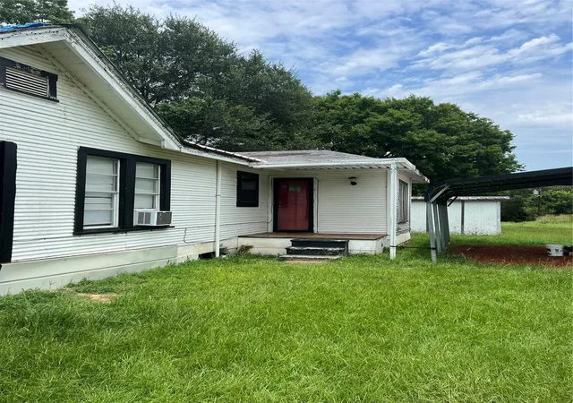 Photo 3 of Single family home for sale at 3061 Co Rd #4210, Athens, TX 75752 | MLS# 21184939 | Listing updated on 2026-10-05