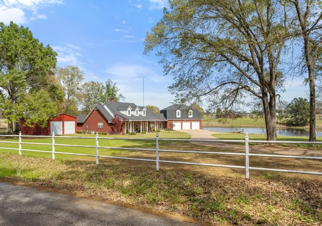 Homes for sale in Flint, TX | 15080 County Road 1104, Flint, TX 75762 | MLS# 21180272