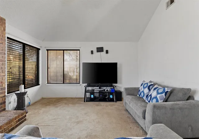 Photo 4 of Single family home for sale at 3201 Auburn Dr, Rowlett, TX 75088 | MLS# 21186391 | Listing updated on 2026-07-21