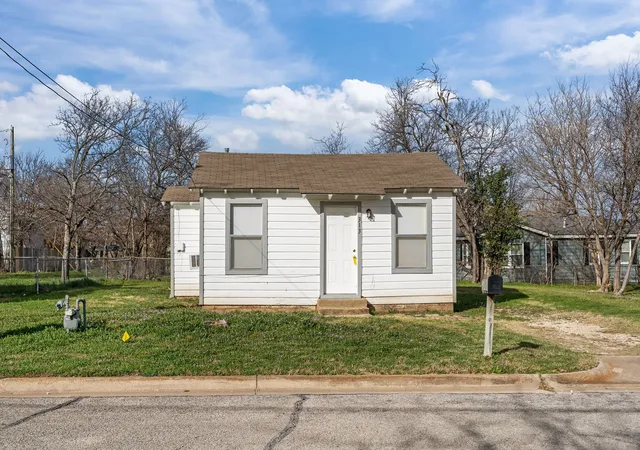 Homes for sale in White Settlement, TX | 313 Hallvale Dr, White Settlement, TX 76108 | MLS# 21185130