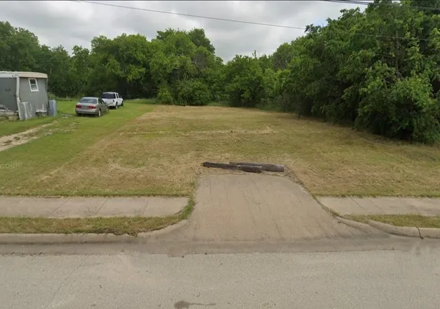 Homes for sale in Alvarado, TX | 711 E Davis Ave, Alvarado, TX 76009 | MLS# 21186453