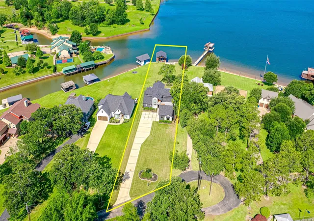 Homes for sale in Malakoff, TX | 5629 Lakeshore Ct, Malakoff, TX 75148 | MLS# 21181987