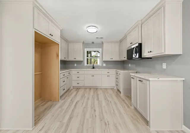 Photo 4 of Single family home for sale at 108 E 9Th St, Valley Mills, TX 76689 | MLS# 21186358 | Listing updated on 2026-10-03