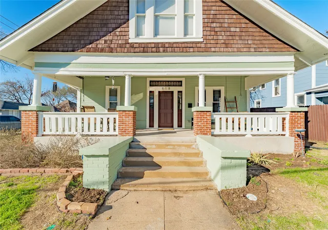 1st image of 818 W Richmond Ave, Fort Worth, TX 76110 | MLS# 21182974