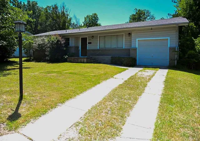 3rd image of 1840 Junius St, Fort Worth, TX 76103 | MLS# 21185862