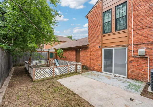 Homes for sale in Irving, TX | 1610 Brentwood Dr, Irving, TX 75061 | MLS# 21186605