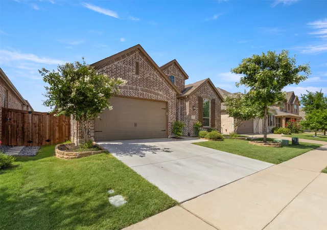 Photo 3 of Single family home for sale at 1609 Canter Ct, Aubrey, TX 76227 | MLS# 21185648 | Listing updated on 2026-10-08