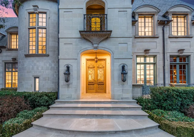Photo 3 of Sale Pending at 4255 Cochran Chapel Rd, Dallas, TX 75209 | MLS# 21178142 | Listing updated on 2026-07-19