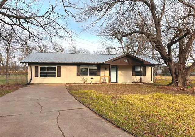 Photo 1 of Single family home for sale at 1000 S Andrea Dr, Mabank, TX 75147 | MLS# 21186743 | Listing updated on 2026-07-15