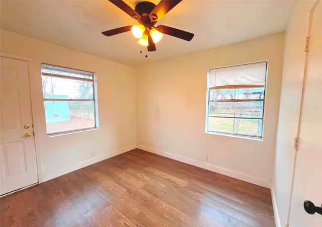 Photo 4 of Single family home for sale at 1000 S Andrea Dr, Mabank, TX 75147 | MLS# 21186743 | Listing updated on 2026-07-15