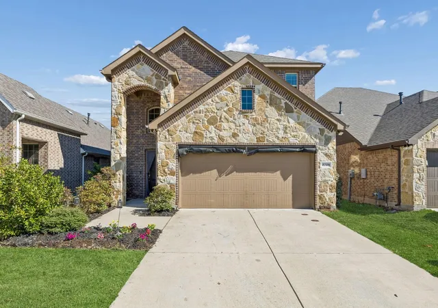 Photo 3 of Single family home for sale at 2726 Pease Dr, Forney, TX 75126 | MLS# 21181515 | Listing updated on 2026-10-05