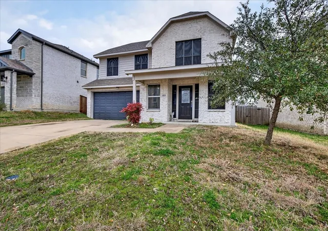 Photo 2 of Single family home for sale at 105 Brooks St, Terrell, TX 75160 | MLS# 21180575 | Listing updated on 2026-10-01