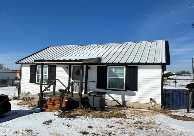 Photo 1 of Single family home for sale at 109 W Morning Dove Dr, Azle, TX 76020 | MLS# 21180436 | Listing updated on 2026-08-04
