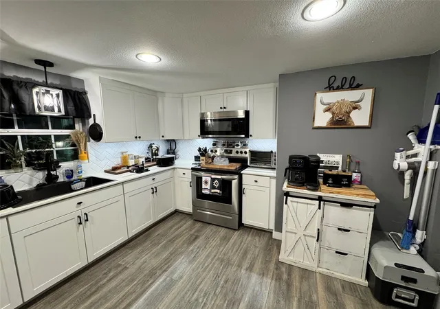 Photo 2 of Single family home for sale at 109 W Morning Dove Dr, Azle, TX 76020 | MLS# 21180436 | Listing updated on 2026-08-04