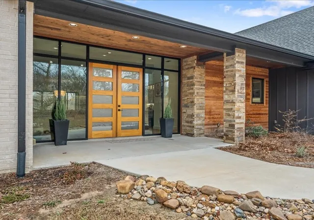 Photo 1 of Sale Pending at 8701 Zebra Xing, Larue, TX 75770 | MLS# 21182226 | Listing updated on 2026-07-24