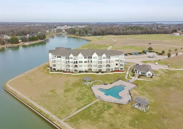 Listing Photo 2 - Condo for sale in building located at 9900 Northshore Blvd, Corsicana, TX 75109 - Unit #3101