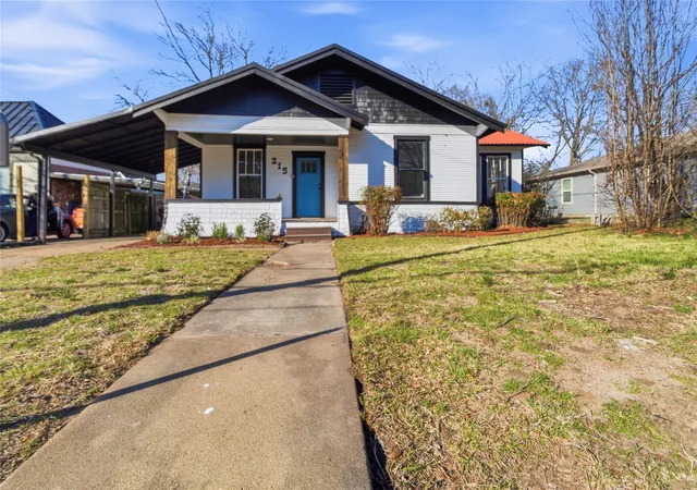 Photo 2 of Sale Pending at 215 E 12th St, Bonham, TX 75418 | MLS# 21187258 | Listing updated on 2026-07-16