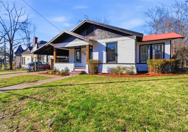 Photo 3 of Sale Pending at 215 E 12th St, Bonham, TX 75418 | MLS# 21187258 | Listing updated on 2026-07-16