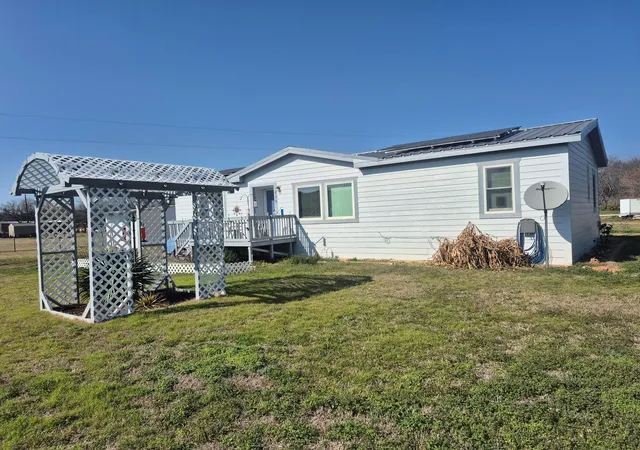 Homes for sale in Gholson, TX | 438 Silver River Rd, Gholson, TX 76705 | MLS# 21187202