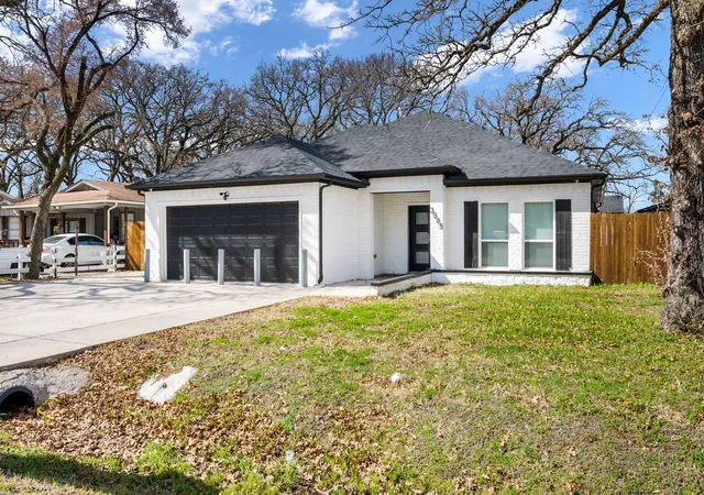 Photo 2 of Sale Pending at 3505 Wood Oak Dr, Balch Springs, TX 75180 | MLS# 21180614 | Listing updated on 2026-08-24