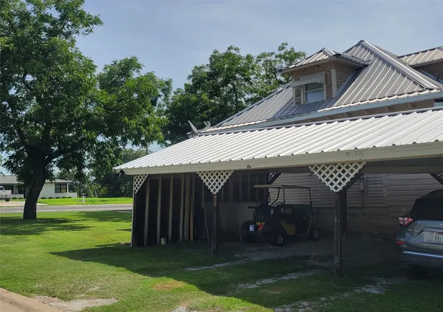 Homes for sale in Comanche, TX | 706 W Wrights Ave, Comanche, TX 76442 | MLS# 21187381
