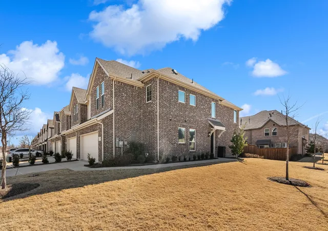Photo 2 of Townhouse for sale at 1311 Hill Country Pl, Celina, TX 75009 | MLS# 21174875 | Listing updated on 2026-08-04