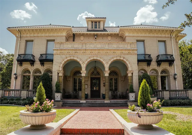 Photo 1 of Mansion for sale at 1001 Elizabeth Blvd, Fort Worth, TX 76110 | MLS# 21182608 | Listing updated on 2026-08-28