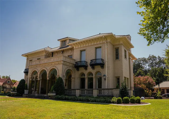 Photo 2 of Mansion for sale at 1001 Elizabeth Blvd, Fort Worth, TX 76110 | MLS# 21182608 | Listing updated on 2026-08-28