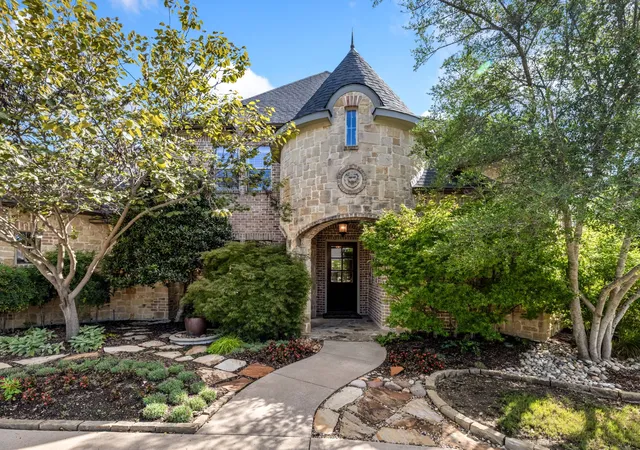 Photo 3 of Single family home for sale at 3305 Clubview Dr, Argyle, TX 76226 | MLS# 21187582 | Listing updated on 2026-08-22