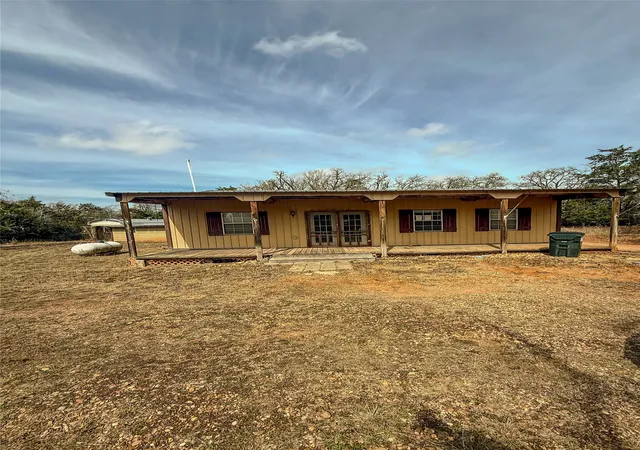 Homes for sale in Giddings, TX | 1007 Private Road 2002, Giddings, TX 78659 | MLS# 21187683