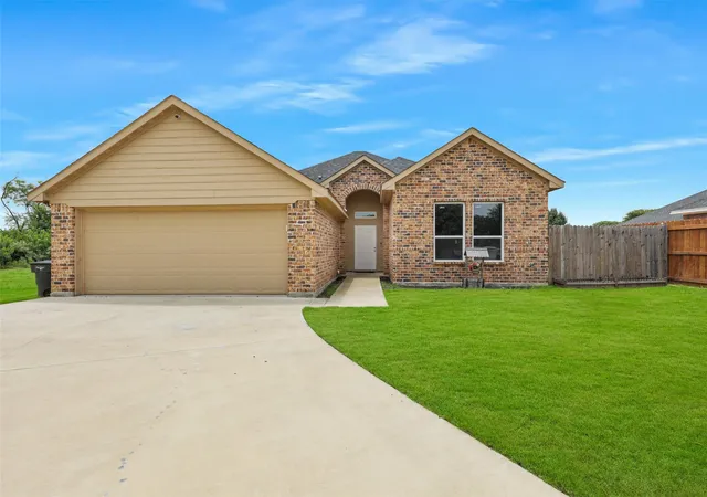 Photo 1 of Single family home for sale at 3101 Eastcrest Ct, Fort Worth, TX 76105 | MLS# 21183546 | Listing updated on 2026-08-31