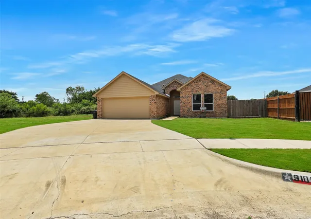 Photo 3 of Single family home for sale at 3101 Eastcrest Ct, Fort Worth, TX 76105 | MLS# 21183546 | Listing updated on 2026-08-31