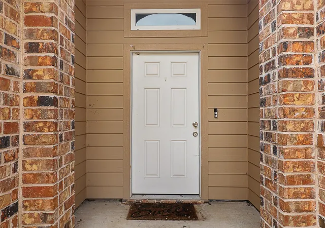 Photo 4 of Single family home for sale at 3101 Eastcrest Ct, Fort Worth, TX 76105 | MLS# 21183546 | Listing updated on 2026-08-31